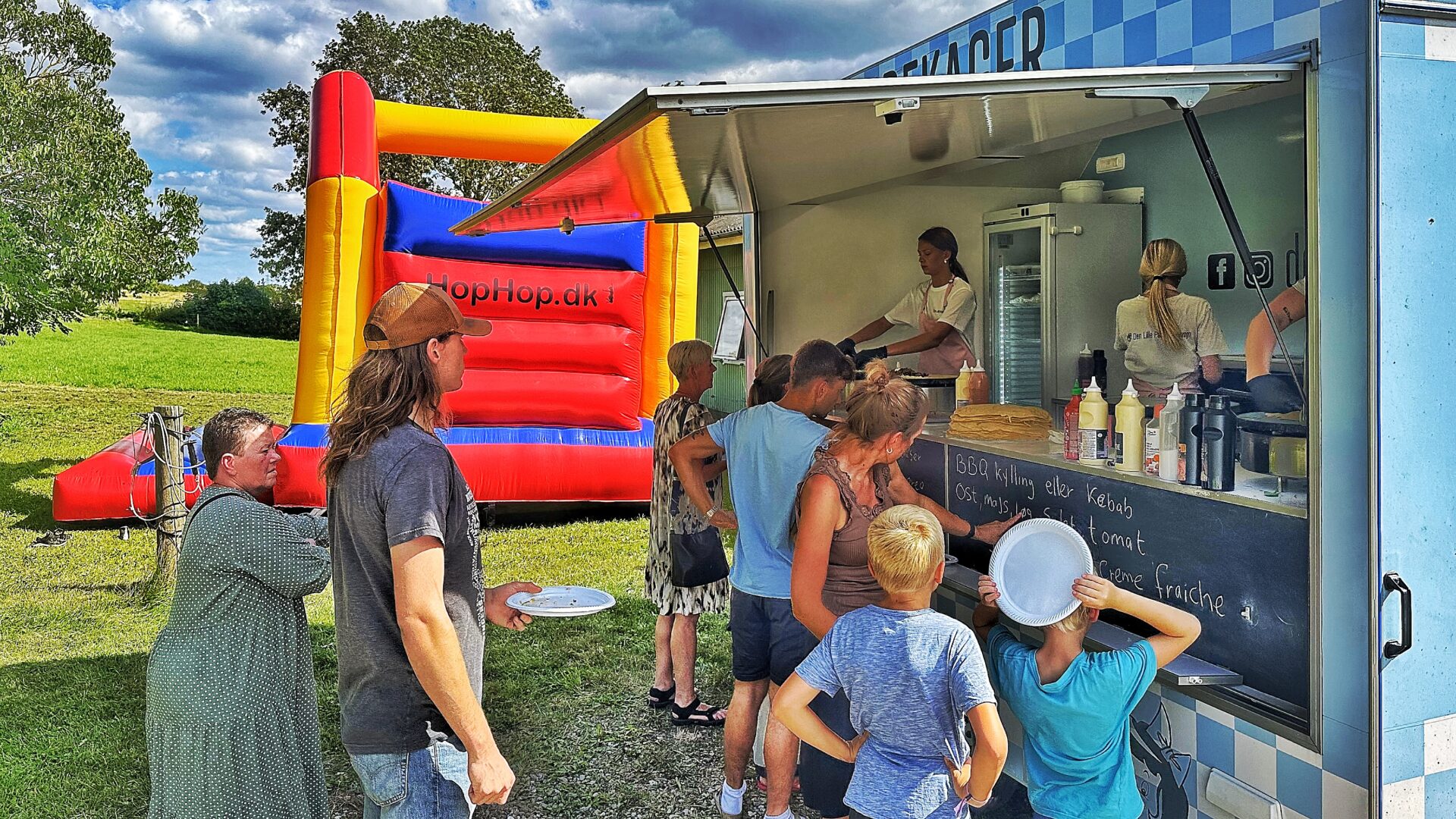 Catering med foodtruck og hoppeborg i Ølsted