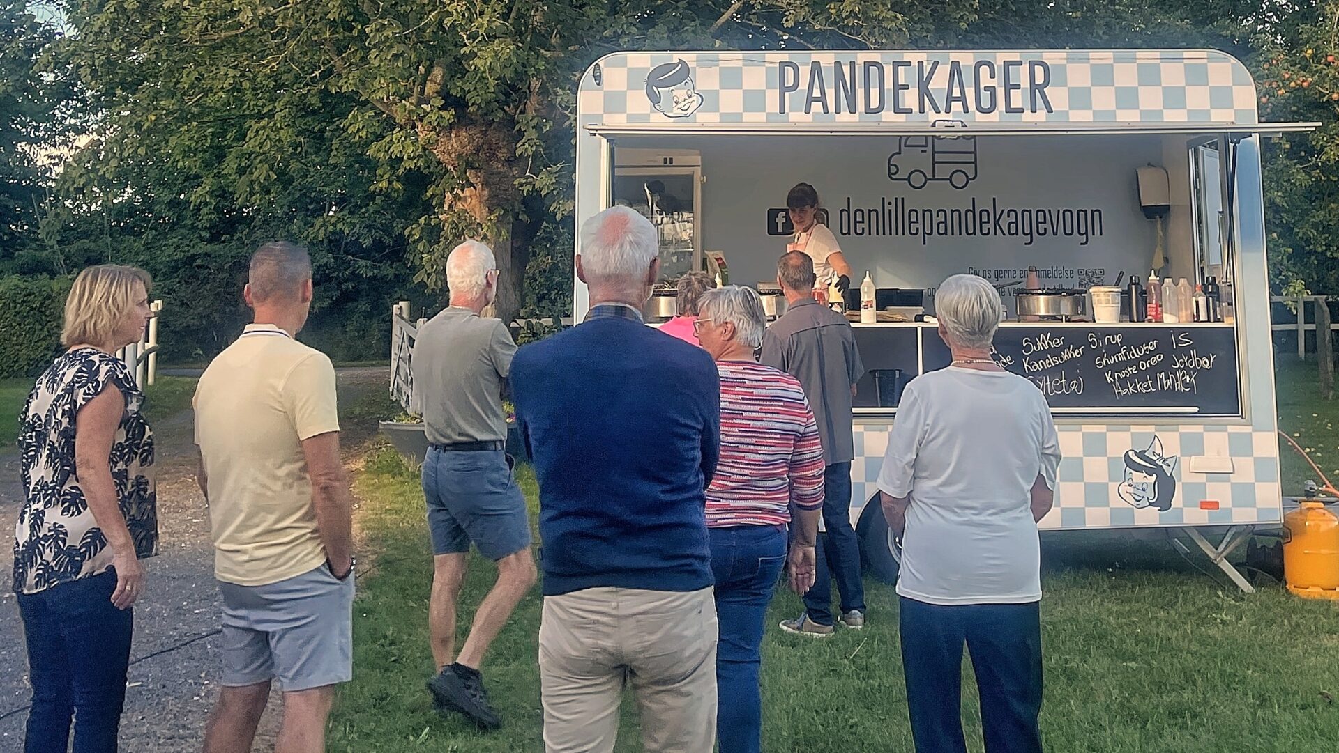 Nabohygge med pandekager i Tyvelse