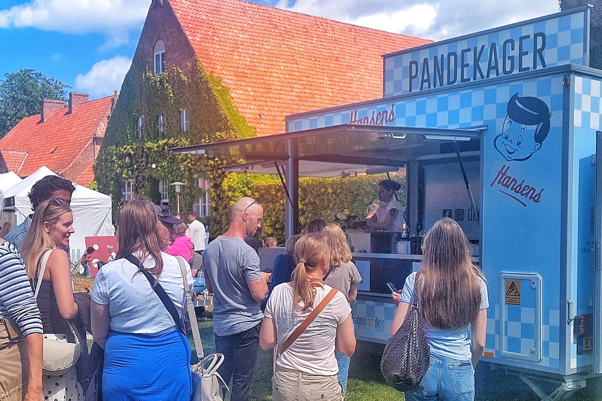 Leder du efter stemningsfuldt gadesalg med pandekager?